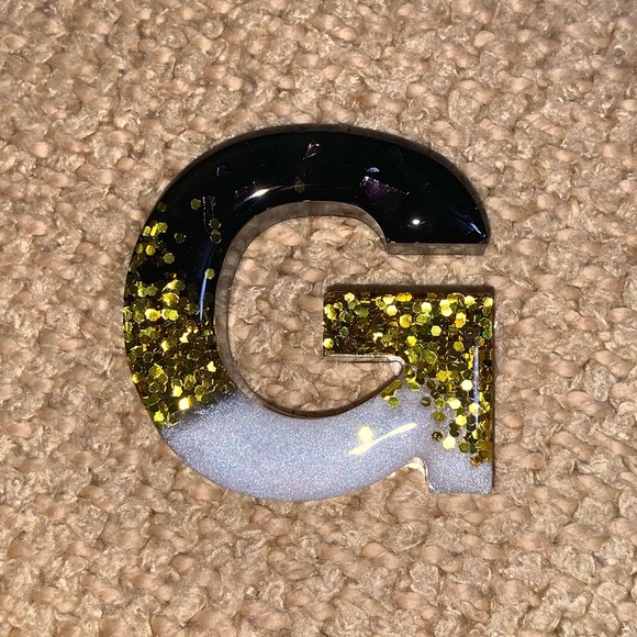 Handmade Resin Name Initials Keychains - Picture 6 of 13
